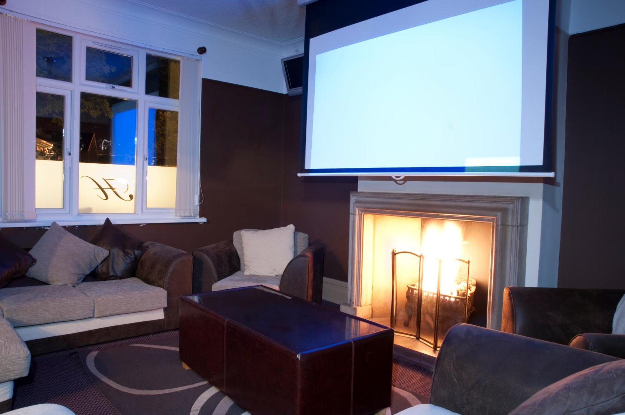 Haveli Hotel Hensol Ngoại thất bức ảnh
